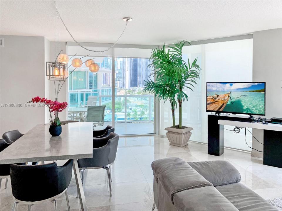 150 Sunny Isles Blvd 1-906, Sunny Isles Beach, Floride 33160, États-Unis