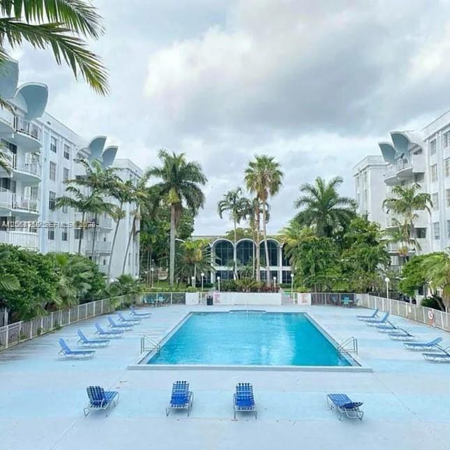 492 NW 165th St Rd C-415, Miami, Floride 33169, États-Unis