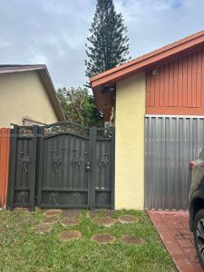 12945 SW 116th St 12945, Miami, Floryda 33186, USA
