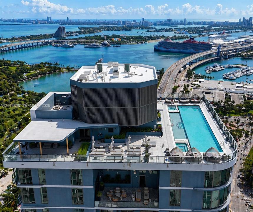 121 NE 5th St 2110, Miami, Floryda 33132, USA
