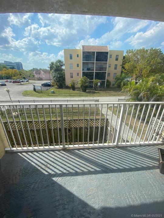 5241 Geneva Way 203, Doral, Floride 33166, États-Unis
