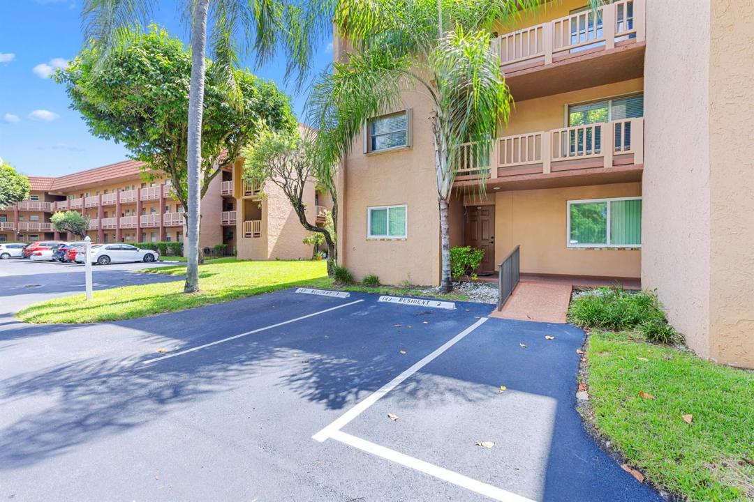 9861 Sunrise Lakes Boulevard 101, Sunrise, Floride 33322, États-Unis