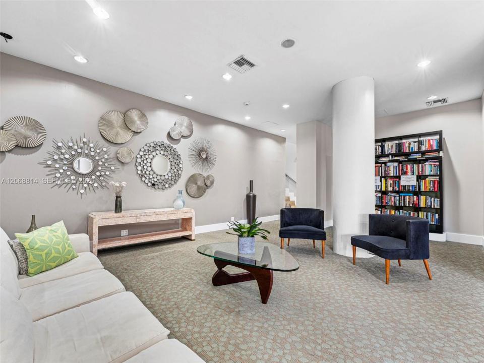 7441 Wayne Ave 3H, Miami Beach, Florida 33141, USA