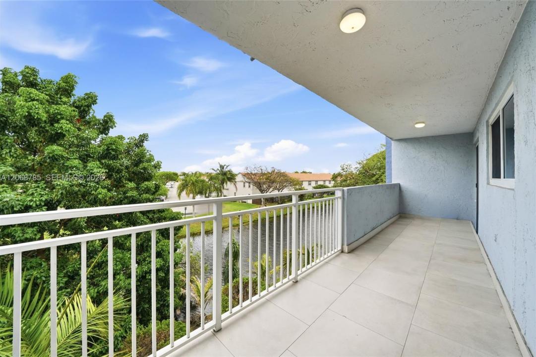 9375 Fontainebleau Blvd L301, Miami, Flórida 33172, Estados Unidos