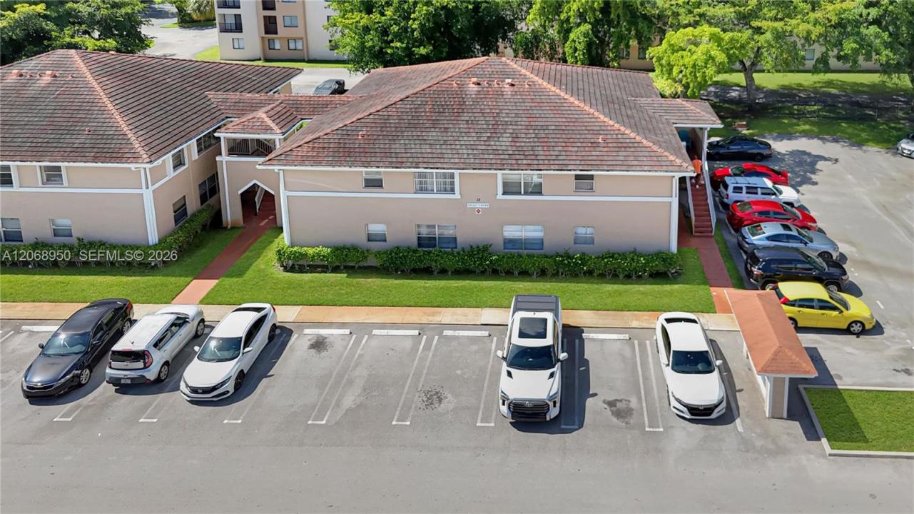 10168 Twin Lakes Dr 13-A, Coral Springs, Floryda 33071, USA