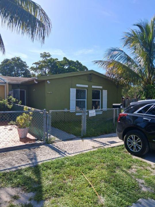 3718 NW 213th Street, Miami Gardens, Florida 33055, USA