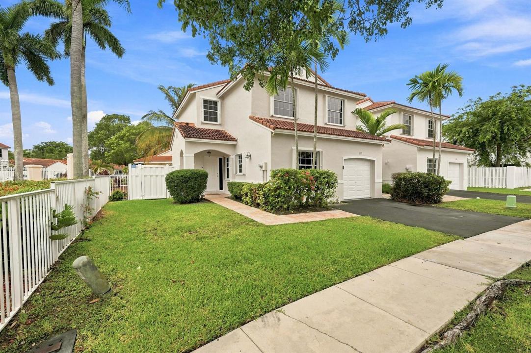 1115 SW 180TH Terrace, Pembroke Pines, Floride 33029, États-Unis