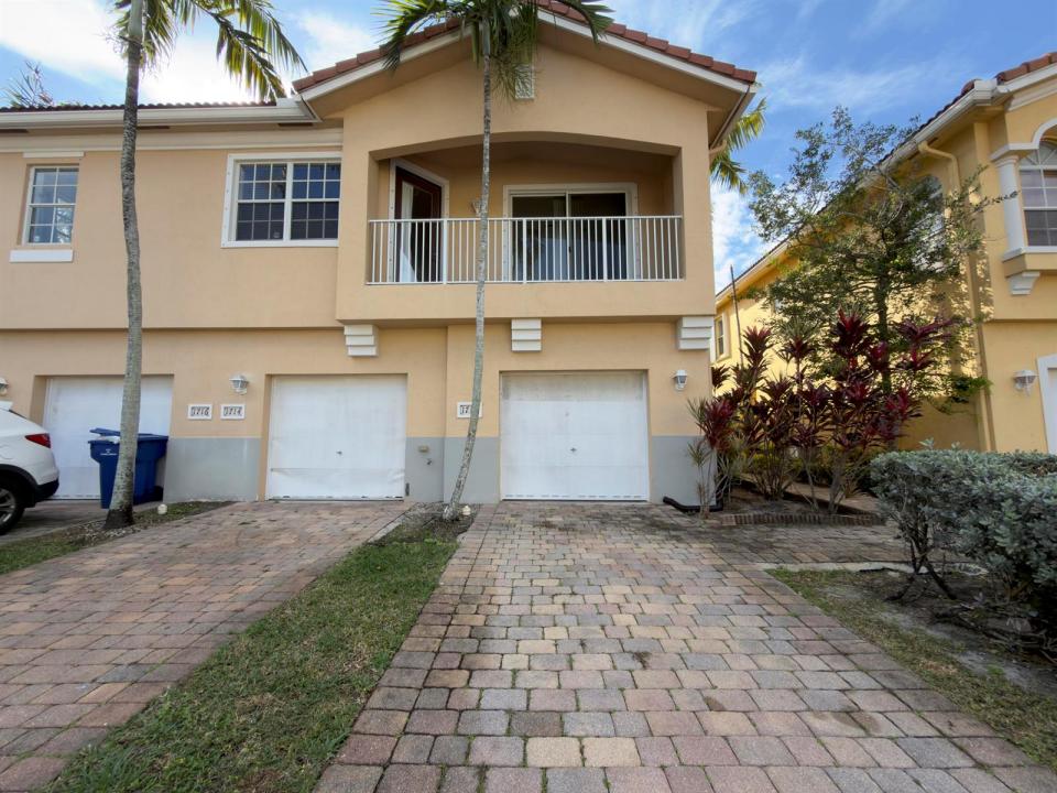 1712 Carvelle Drive, Riviera Beach, Florida 33404, USA