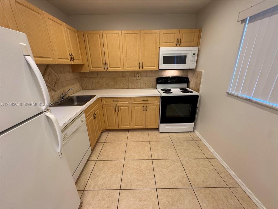7700 Camino Real D-407, Miami, Floride 33143, États-Unis