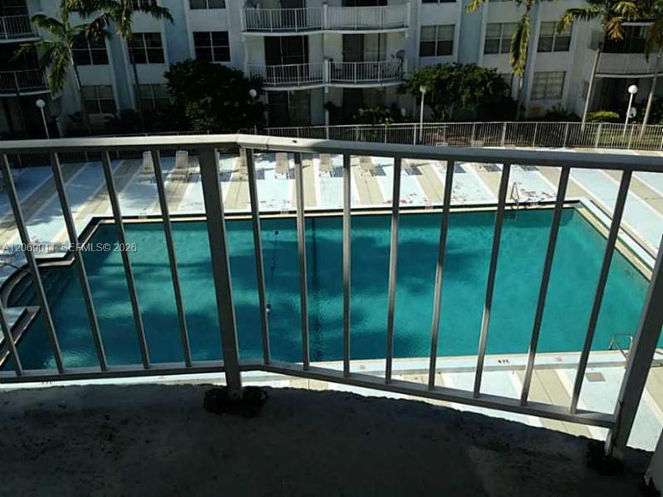 488 NW 165th St Rd B-614, Miami, Floride 33169, États-Unis
