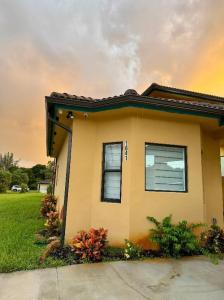 1641 NW 114th Avenue, Plantation, Florida 33323, Stati Uniti