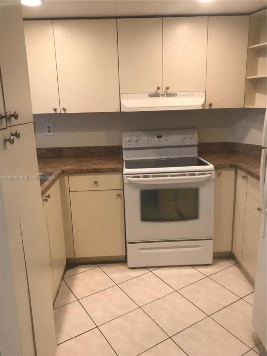 7125 NW 186th St B106, Hialeah, Floride 33015, États-Unis