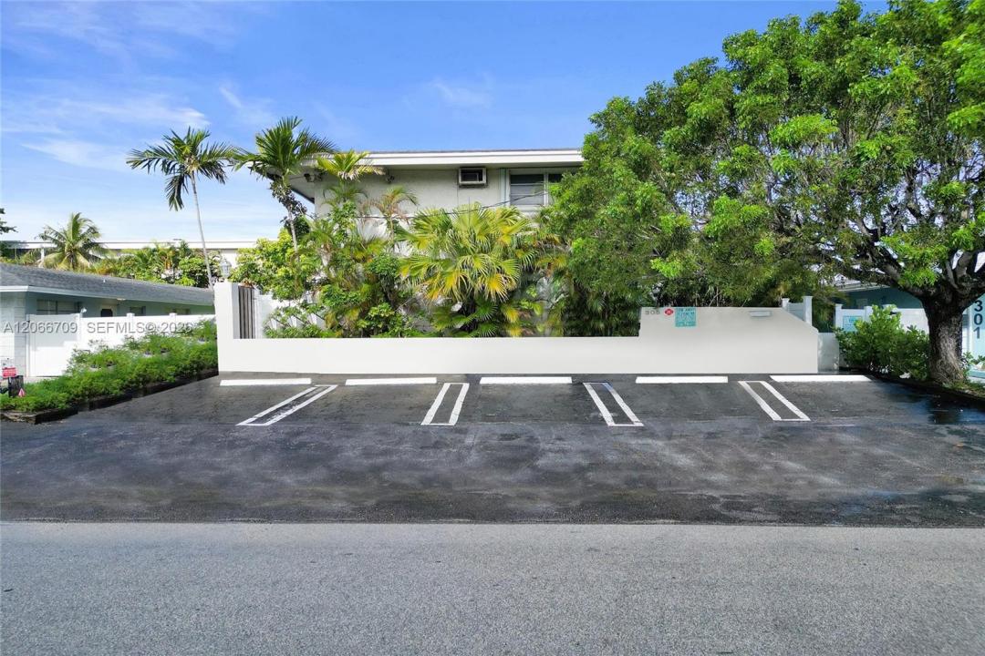 305 SE 12th Ave, Pompano Beach, Florida 33060, USA
