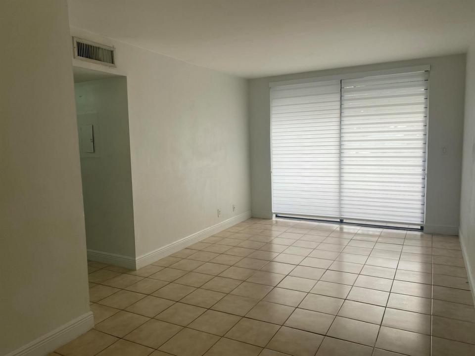 8185 NW 7TH Street 103, Miami, Floride 33126, États-Unis