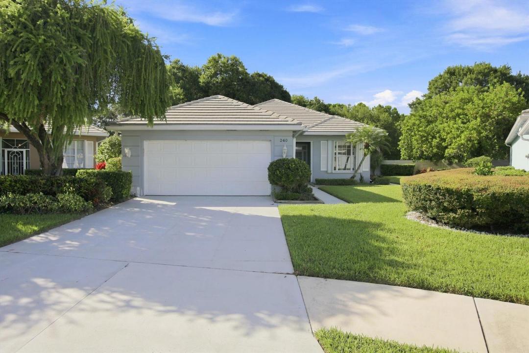 240 NW Bentley Circle, Port St. Lucie, Floride 34986, États-Unis