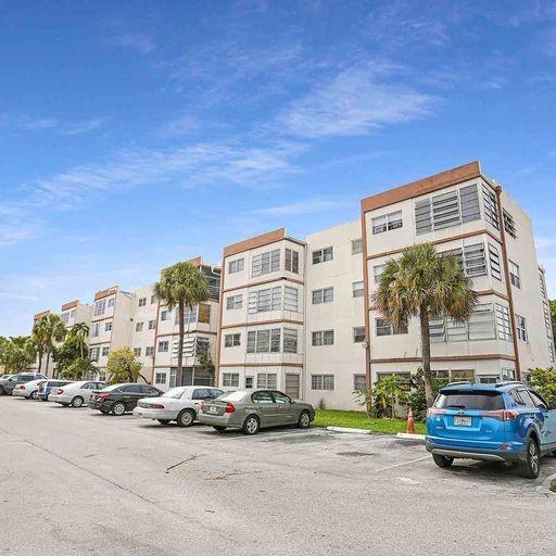 4046 NW 19TH Street 210, Lauderhill, Floride 33313, États-Unis