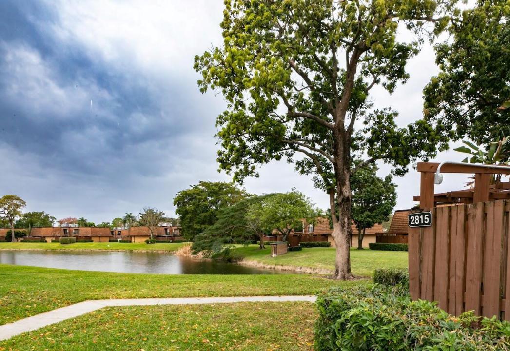 2815 28TH Lane, Florida 33463, USA
