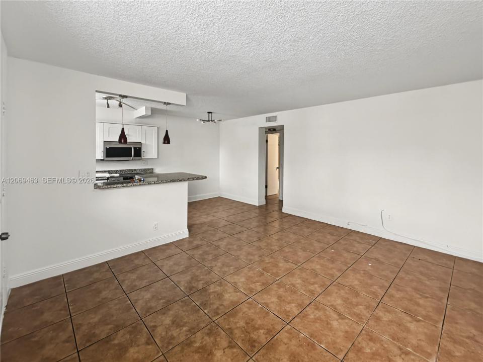 1801 S Treasure Dr 112, North Bay Village, Floride 33141, États-Unis