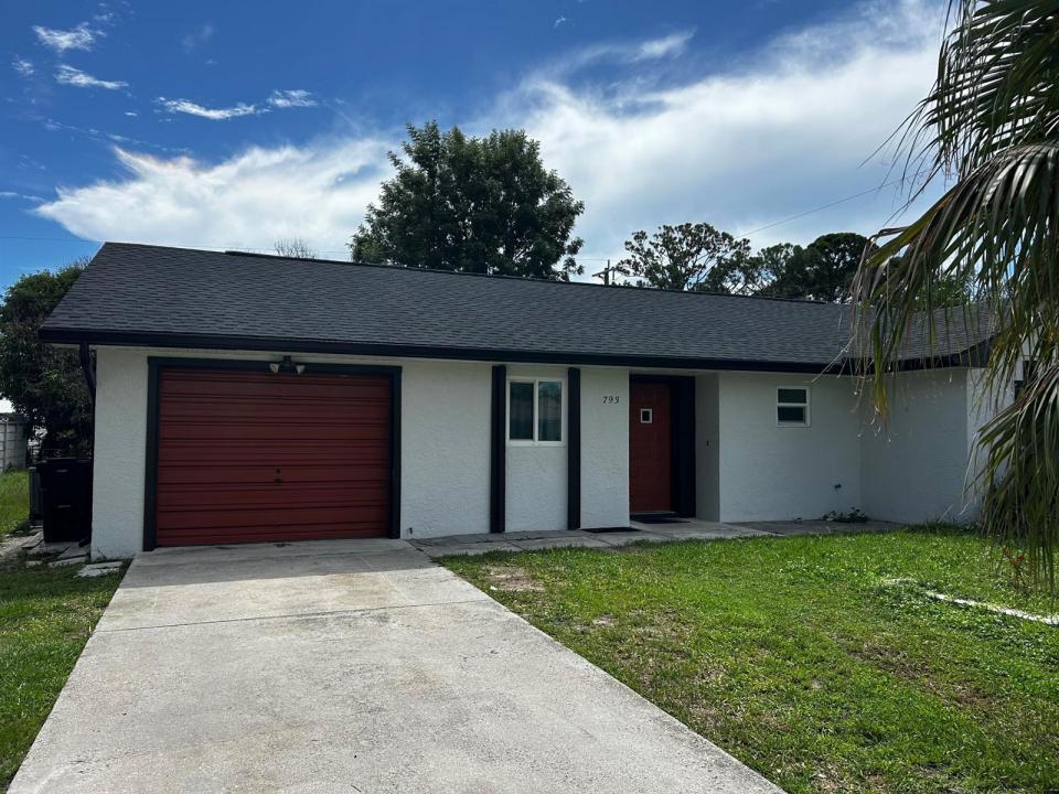 793 SW Dorchester Street, Port St. Lucie, 佛罗里达州 34983, 美国