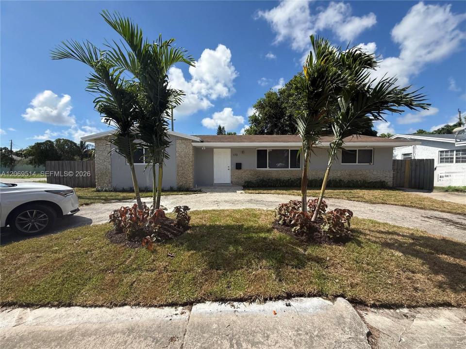 170 NE 174th St, Miami, Florida 33162, USA