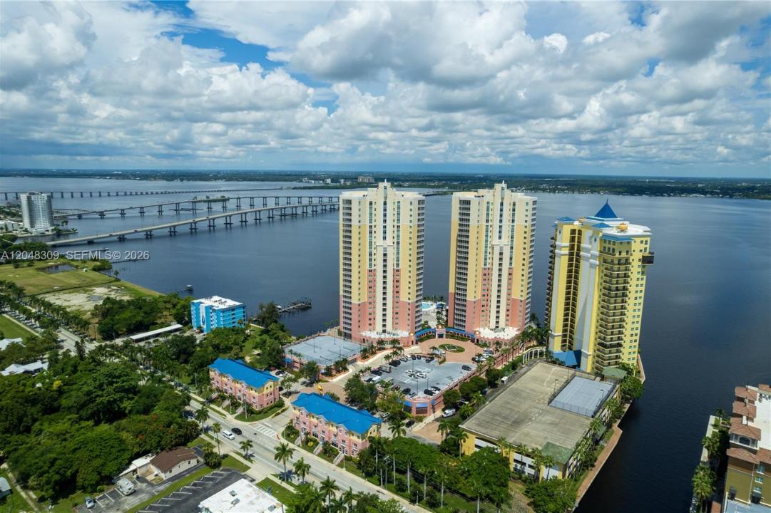 2743 1st St 406, Floride 33916, États-Unis