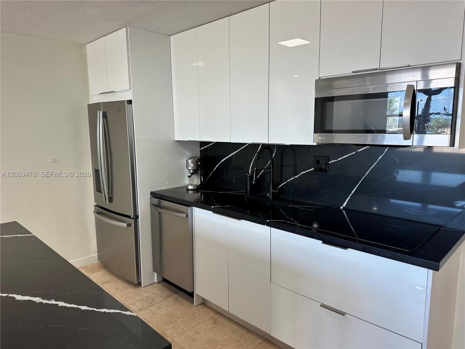 6039 Collins Ave 310, Miami Beach, Floride 33140, États-Unis