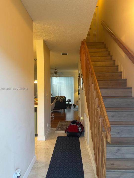 820 NE 212th Ter 4, Miami, Florida 33179, Stati Uniti