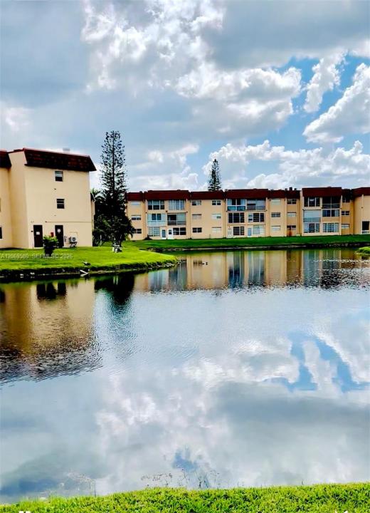 8881 Sunrise Lakes Blvd 108, Sunrise, Floride 33322, États-Unis