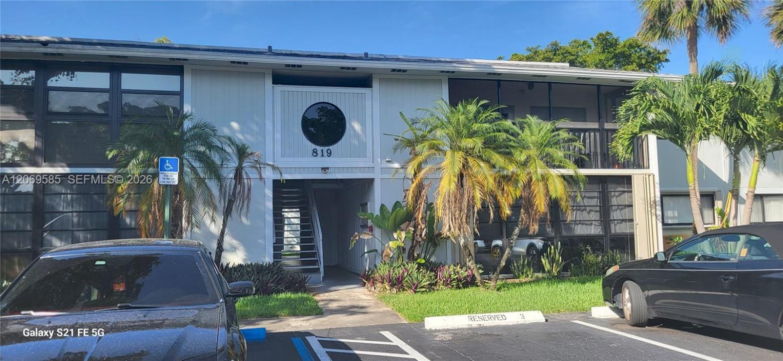 819 NE 199th St 6-101, Miami, Florida 33179, Stati Uniti