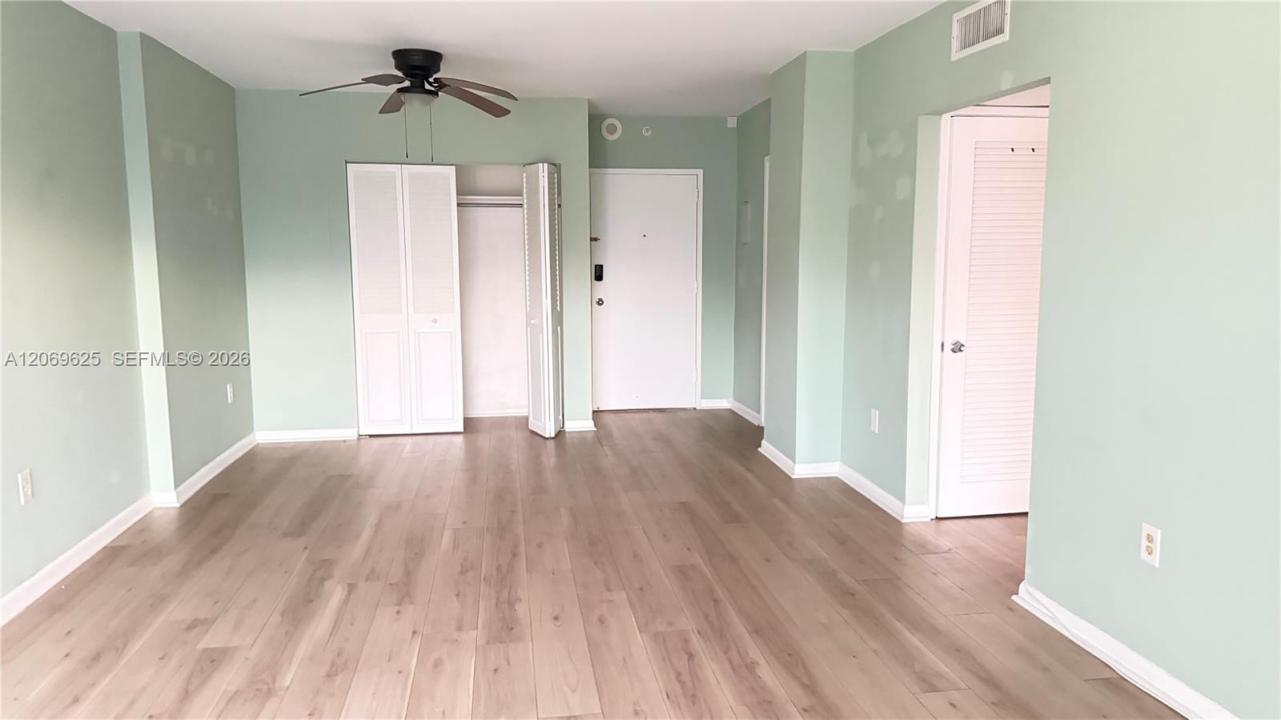 400 Kings Point Dr 316, Sunny Isles Beach, Florida 33160, USA
