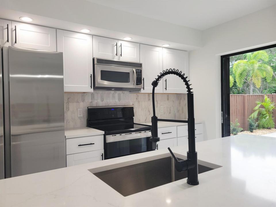 5428 54TH Way, West Palm Beach, Florida 33409, USA