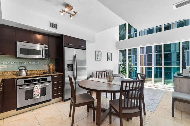 41 SE 5th St 308, Miami, Florida 33131, USA