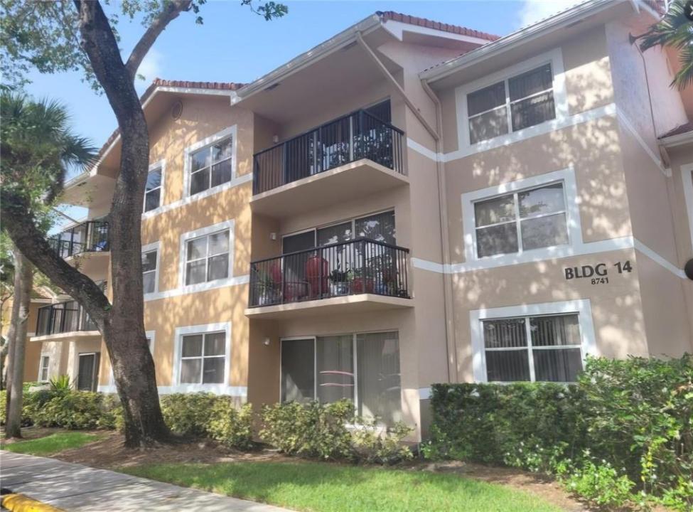 8741 Wiles Road 305, Coral Springs, Floride 33067, États-Unis