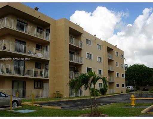 8500 NW 8th St 303, Miami, Florida 33126, Stati Uniti
