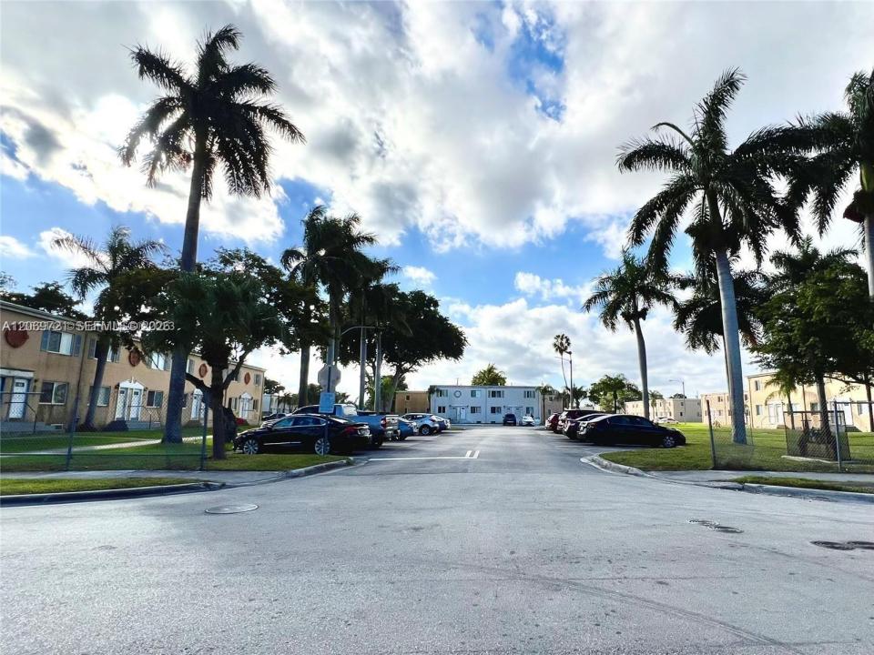 8460 NW 4th Ct 8460, Miami, Florida 33150, USA