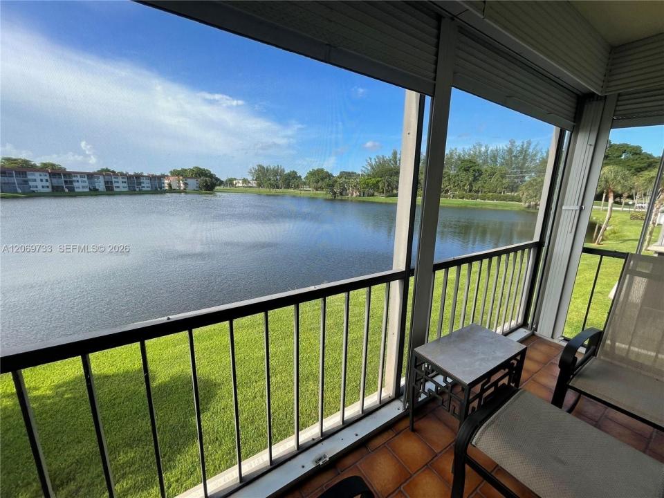 9423 S Hollybrook Lake Dr 203, Pembroke Pines, Florida 33025, Amerika Birleşik Devletleri