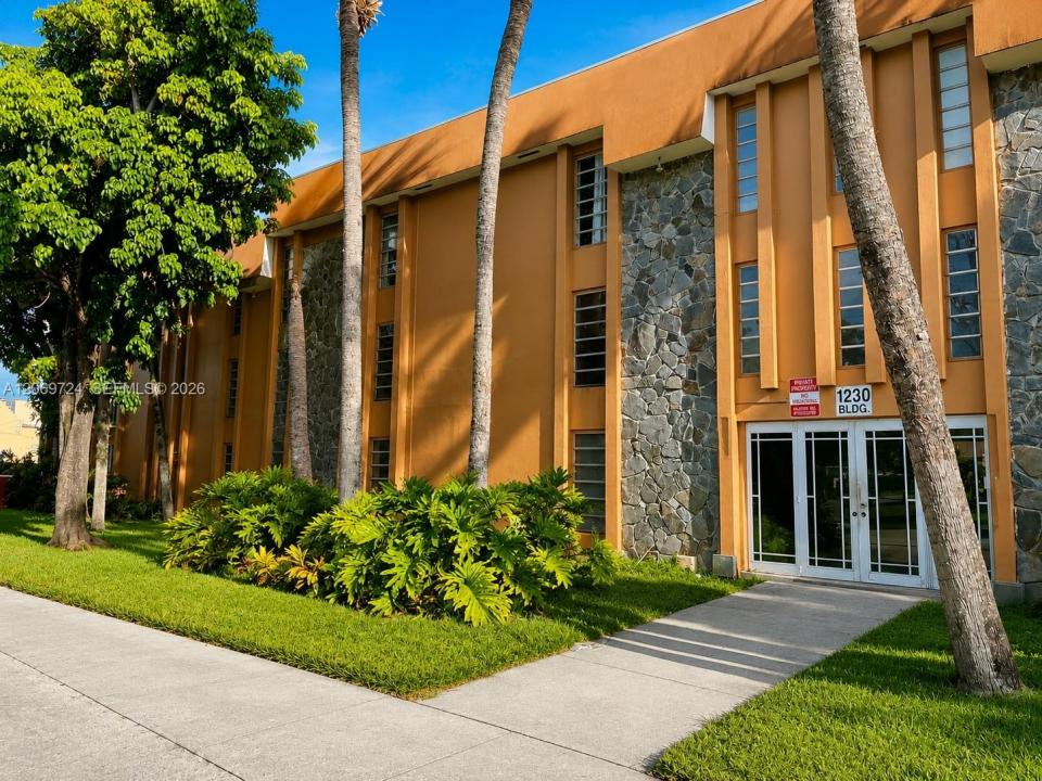 1230 W 54th St 329A, Hialeah, Florida 33012, Stati Uniti