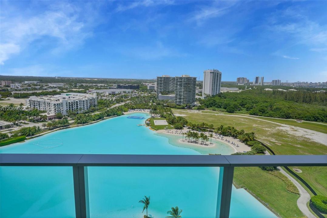 2411 Laguna Circle 1610, North Miami, Florida 33181, Stati Uniti