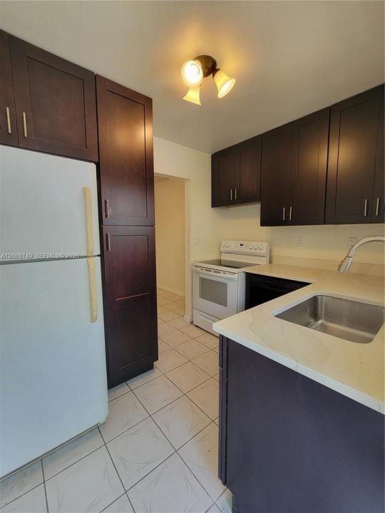 1425 Arthur St 101A, Hollywood, Florida 33020, USA
