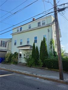 230 Washington Street 3, Central Falls, Rhode Island 02863, États-Unis