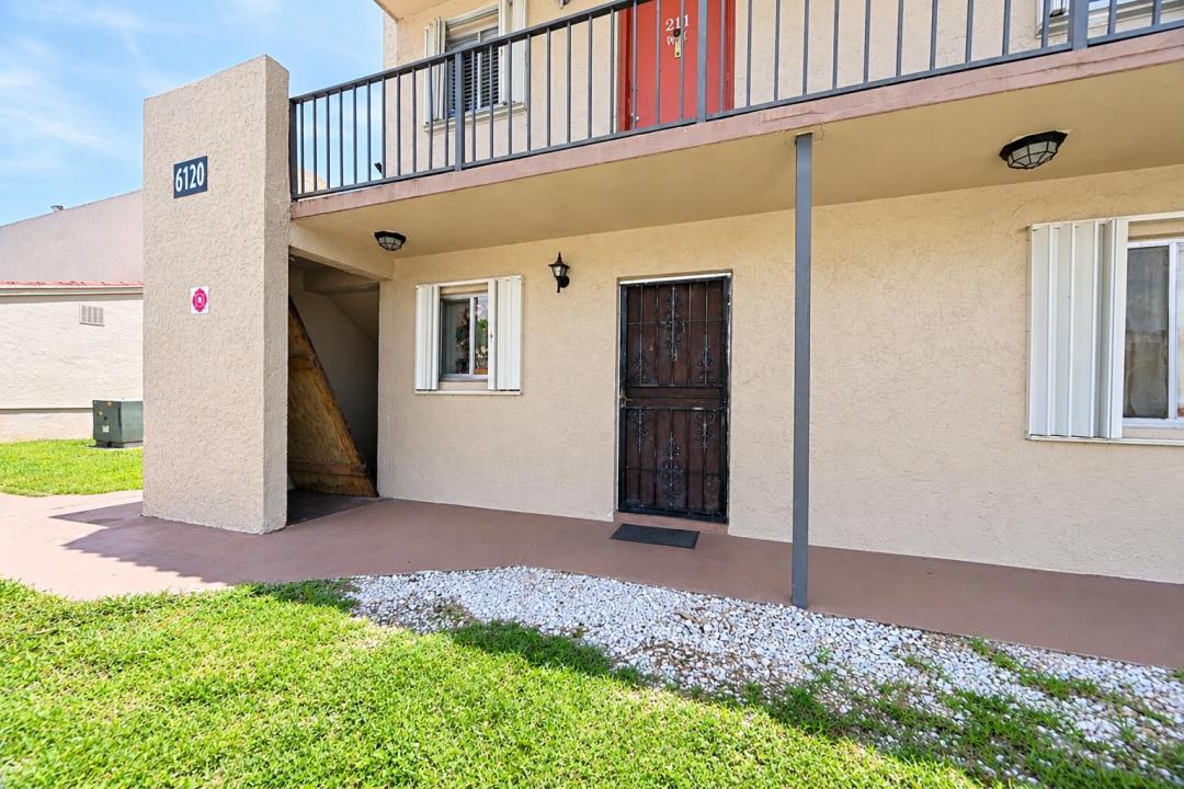6120 FOREST HILL Boulevard 111, West Palm Beach, Floride 33415, États-Unis