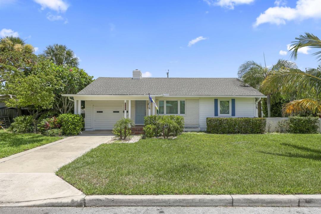 1714 N PALMWAY, Florida 33460, USA