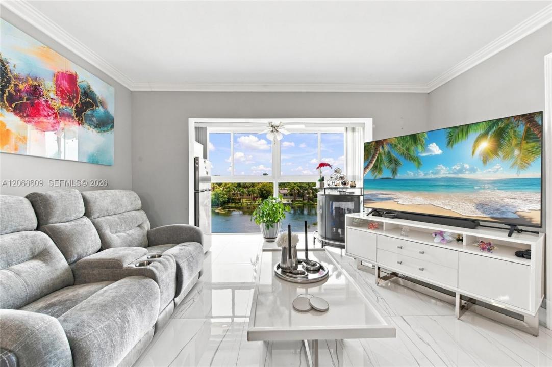 2741 N Pine Island Rd 302, Sunrise, Florida 33322, Stati Uniti