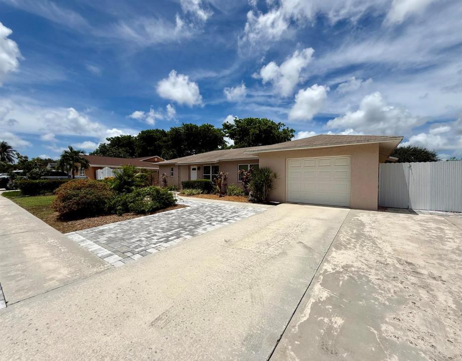 1403 W Libby Drive, West Palm Beach, Florida 33406, USA