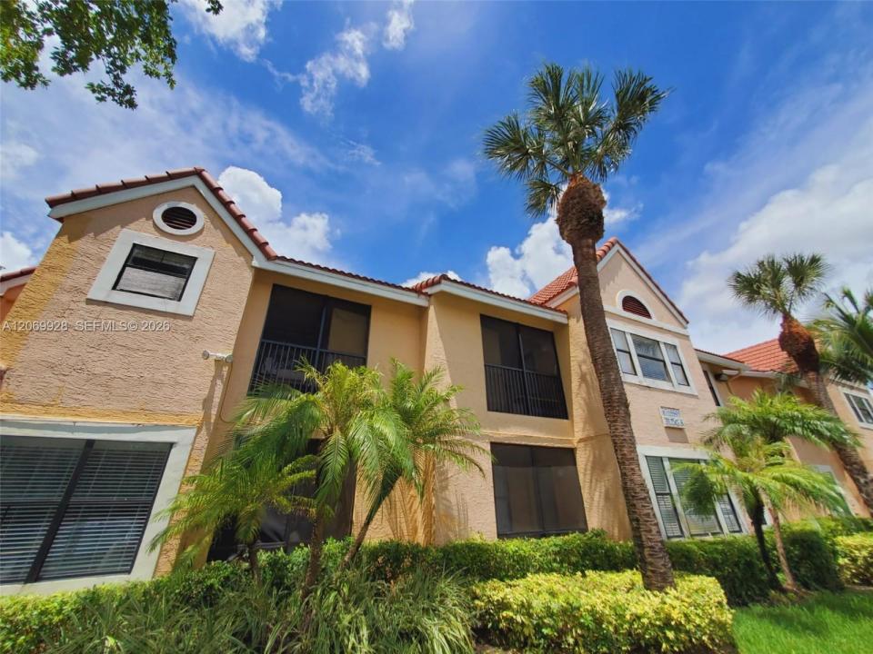 15591 SW 105th Ter 512, Miami, Florida 33196, USA