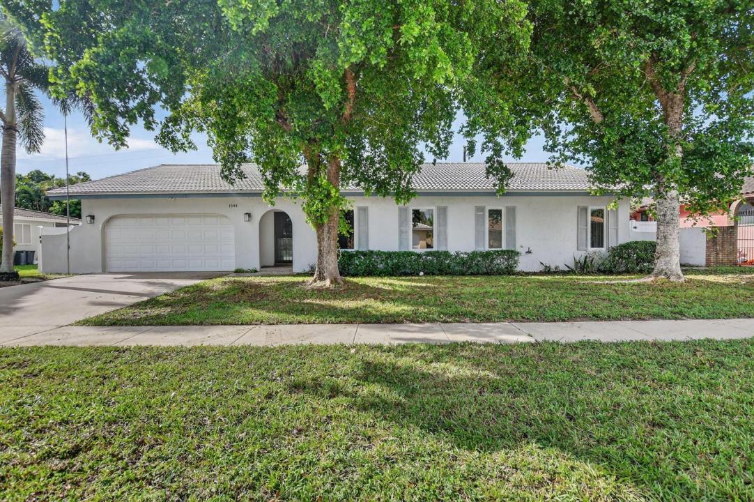 1544 NW 9th Street, Boca Raton, Florida 33486, USA