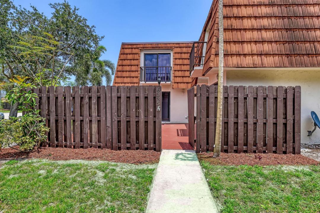 6335 Red Pine Lane A, Florida 33415, USA