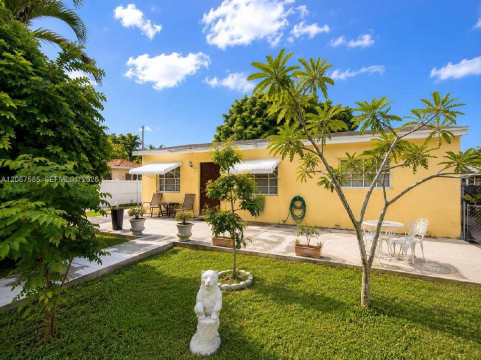 371 W 47th St, Hialeah, Florida 33012, USA