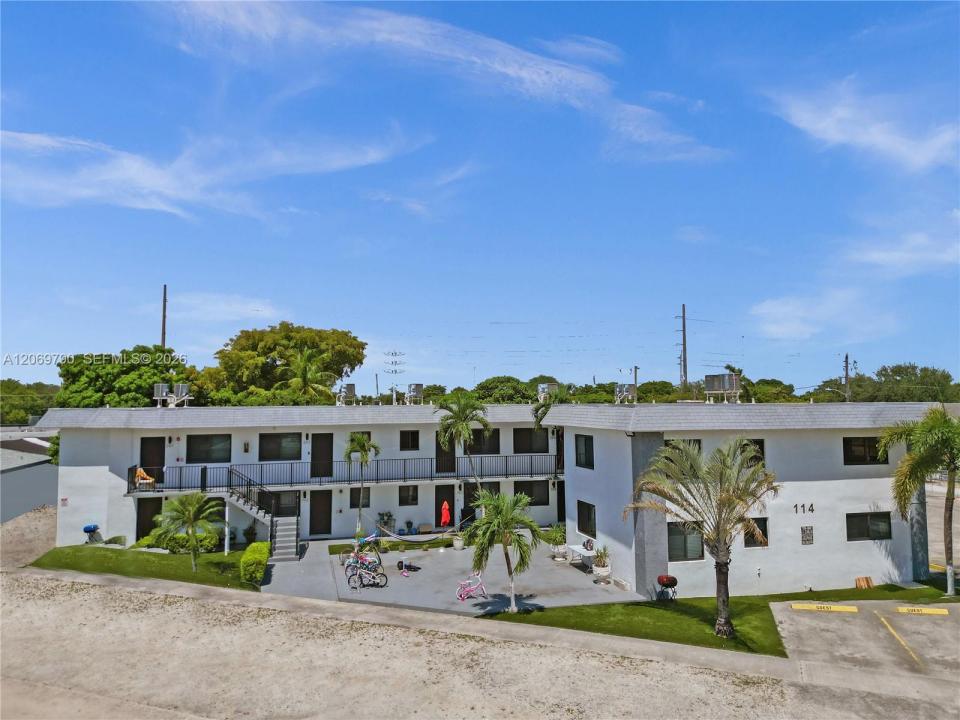 114 SE 8th St 203, Hallandale Beach, Floride 33009, États-Unis