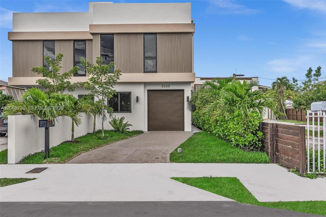2222 SW 14th St right, Miami, Florida 33145, USA
